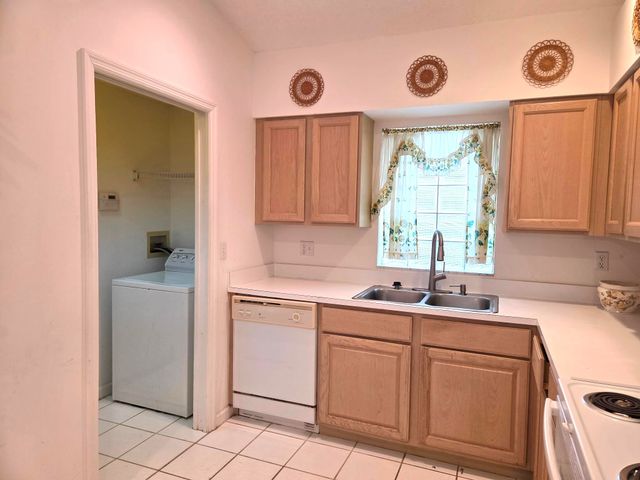 139 SARATOGA Boulevard E, Royal Palm Beach, FL 33411