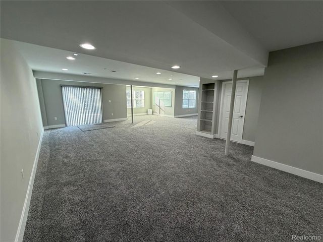 31065 Tremont Lane, Beverly Hills Village, MI 48025