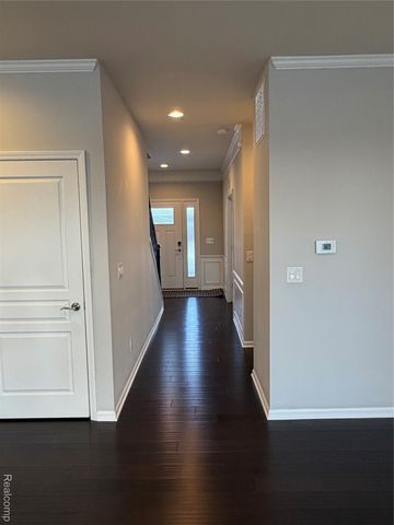 31065 Tremont Lane, Beverly Hills Village, MI 48025