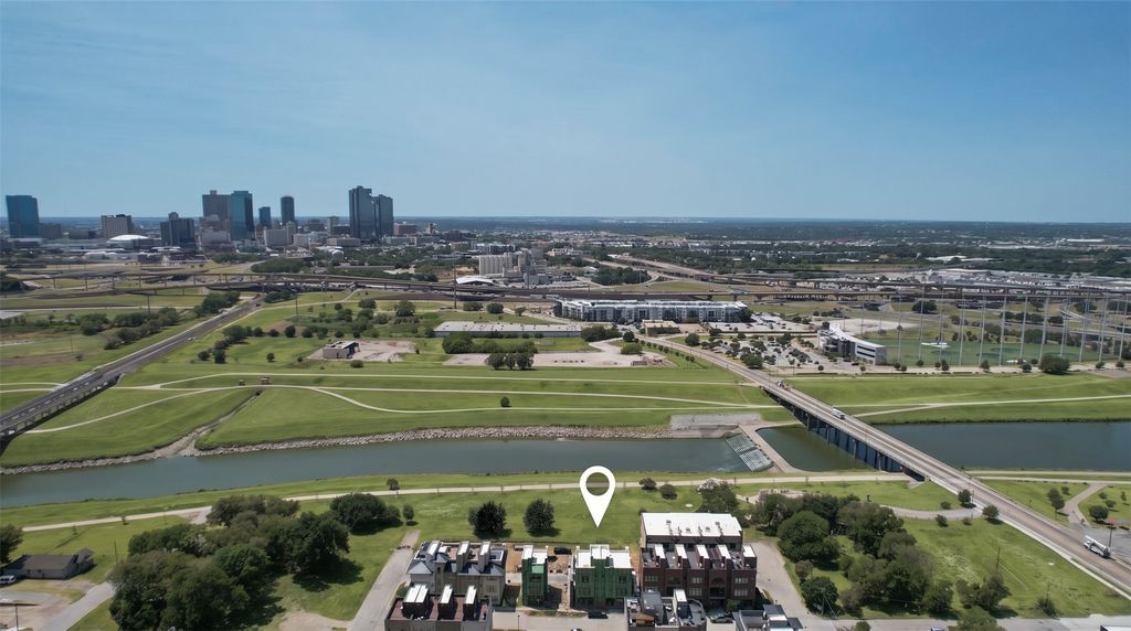 424 Vista Buena Trail, Fort Worth, TX 76111 — exterior