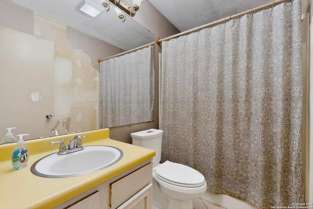 5215 Village Row, San Antonio, TX 78218