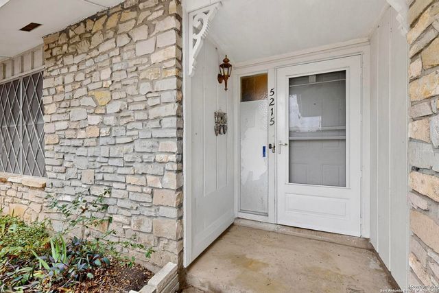 5215 Village Row, San Antonio, TX 78218