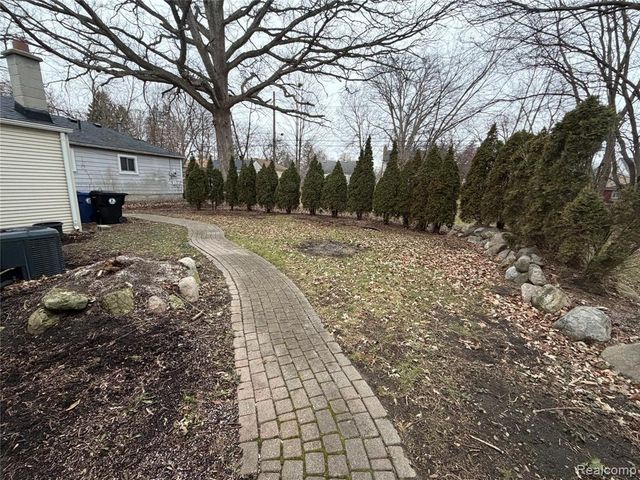 19925 Negaunee, Redford, MI 48240