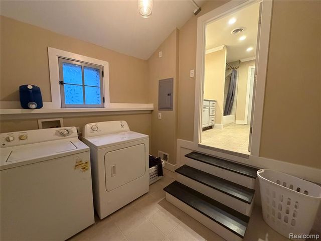 19925 Negaunee, Redford, MI 48240