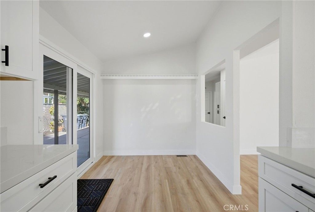 Image 11 of property listing at 28597 Whittier, Winchester, CA 92596