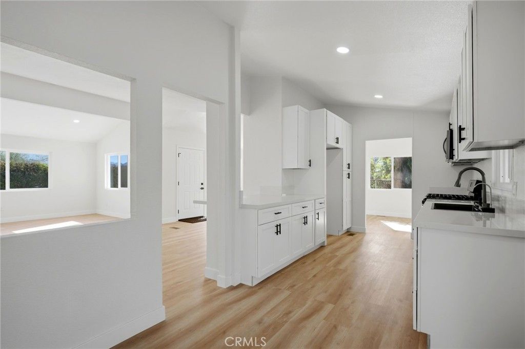 Image 12 of property listing at 28597 Whittier, Winchester, CA 92596