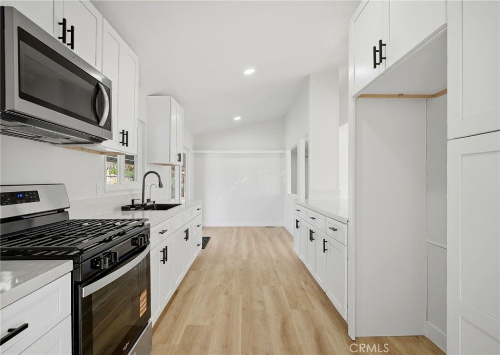 Image 14 of property listing at 28597 Whittier, Winchester, CA 92596