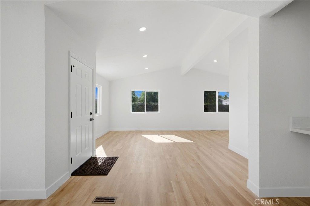 Image 17 of property listing at 28597 Whittier, Winchester, CA 92596