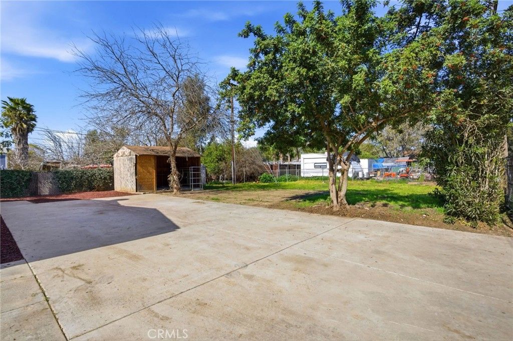 Image 32 of property listing at 28597 Whittier, Winchester, CA 92596