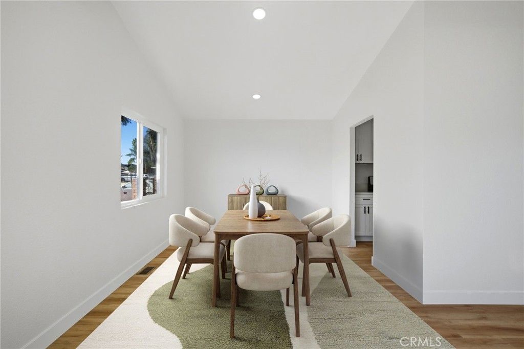 Image 5 of property listing at 28597 Whittier, Winchester, CA 92596