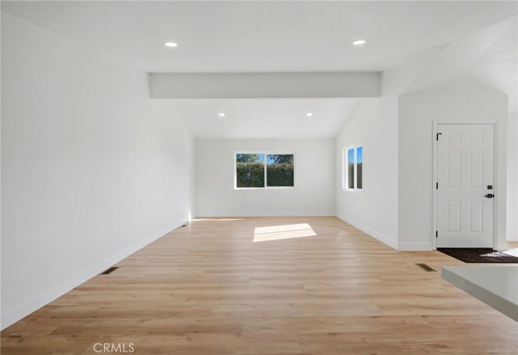 Image 6 of property listing at 28597 Whittier, Winchester, CA 92596