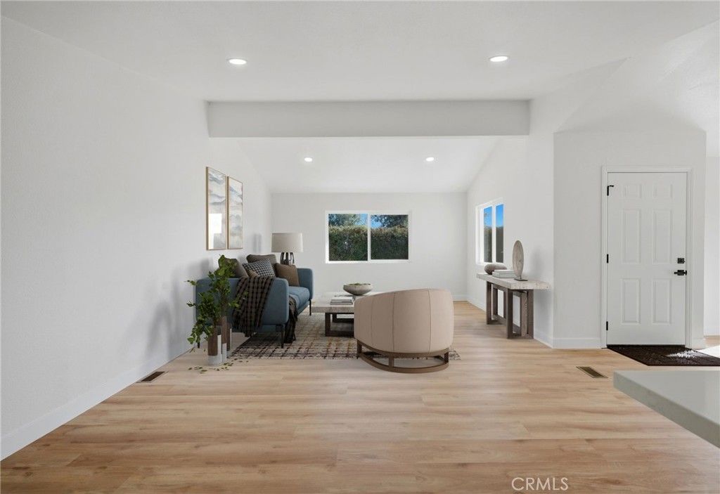 Image 7 of property listing at 28597 Whittier, Winchester, CA 92596