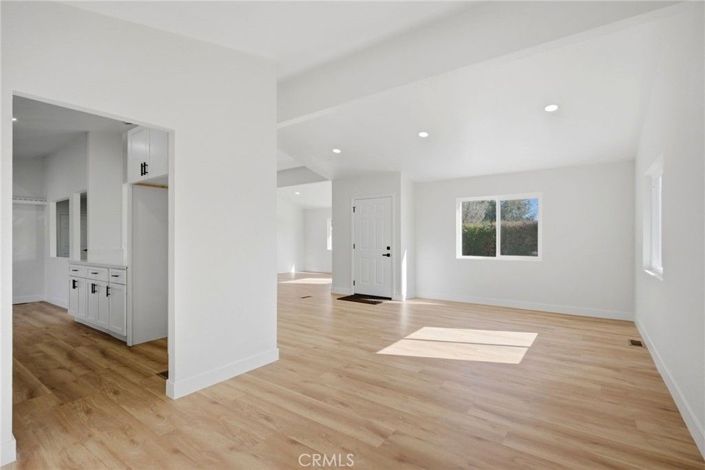 Image 8 of property listing at 28597 Whittier, Winchester, CA 92596