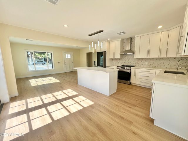 1514 W LYNWOOD Street, Phoenix, AZ 85007