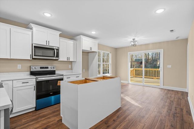 116 Robinhood Dr, Dalton, GA 30721