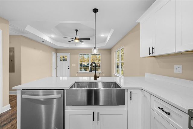 116 Robinhood Dr, Dalton, GA 30721