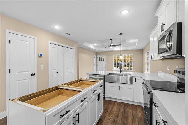 116 Robinhood Dr, Dalton, GA 30721