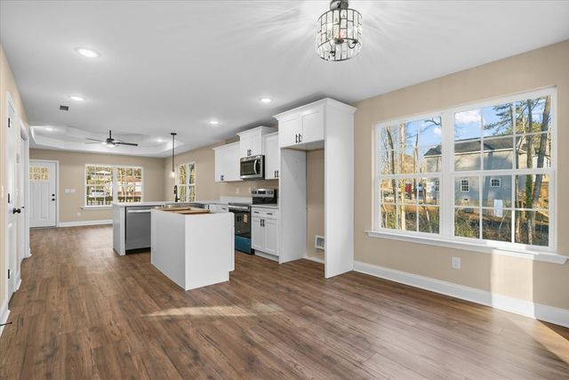 116 Robinhood Dr, Dalton, GA 30721