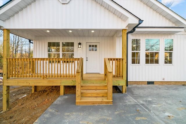 116 Robinhood Dr, Dalton, GA 30721