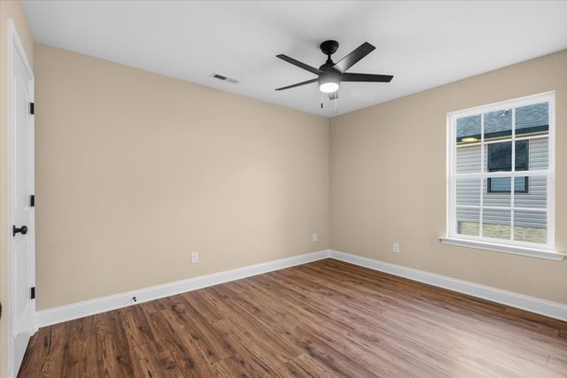 116 Robinhood Dr, Dalton, GA 30721