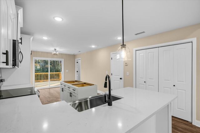 116 Robinhood Dr, Dalton, GA 30721