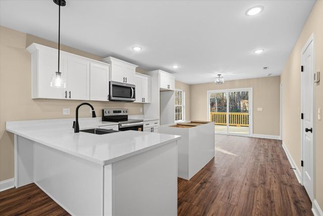 116 Robinhood Dr, Dalton, GA 30721