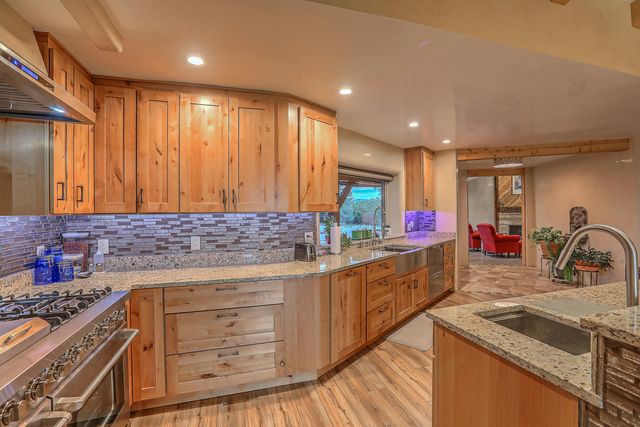 102 Rabbit Road, Santa Fe, NM 87508