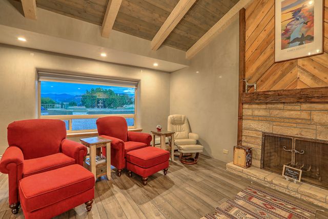 102 Rabbit Road, Santa Fe, NM 87508