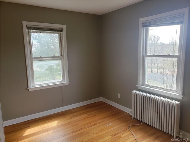 30 W George Avenue, Pearl River, NY 10965