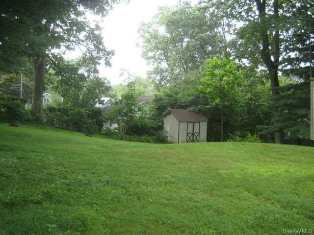 30 W George Avenue, Pearl River, NY 10965