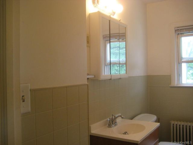 30 W George Avenue, Pearl River, NY 10965