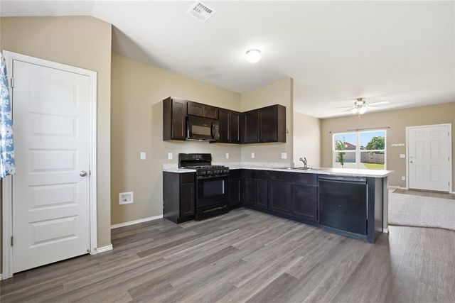 625 W Lola Drive, Mustang, OK 73064
