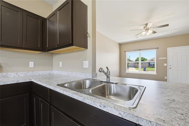 625 W Lola Drive, Mustang, OK 73064