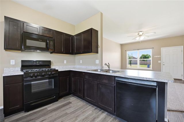 625 W Lola Drive, Mustang, OK 73064