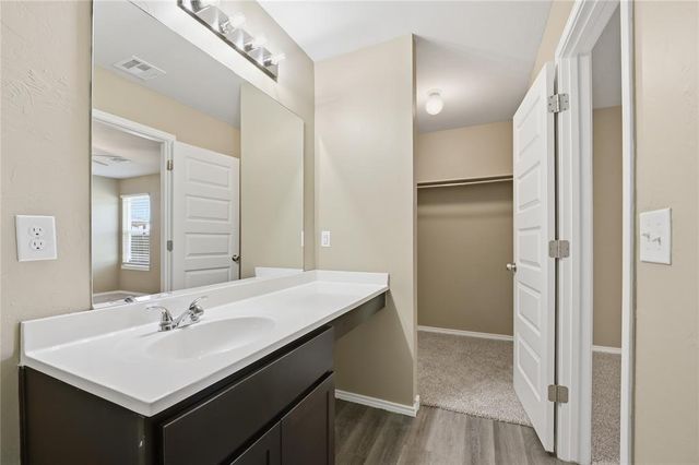 625 W Lola Drive, Mustang, OK 73064