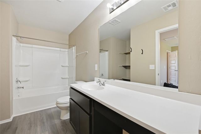 625 W Lola Drive, Mustang, OK 73064