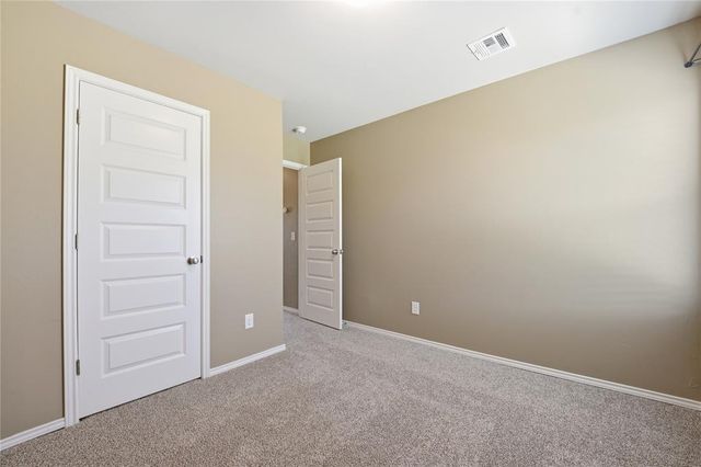 625 W Lola Drive, Mustang, OK 73064