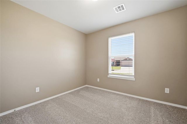 625 W Lola Drive, Mustang, OK 73064