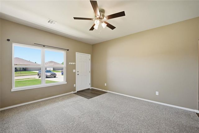 625 W Lola Drive, Mustang, OK 73064