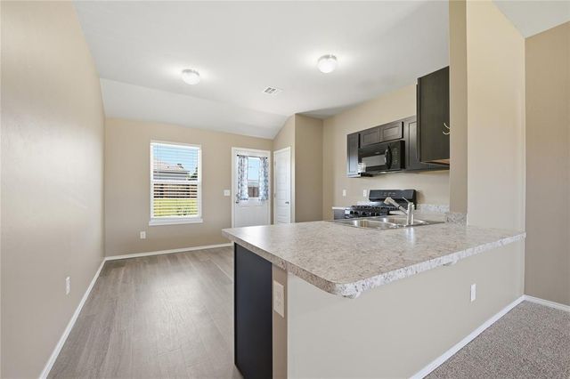 625 W Lola Drive, Mustang, OK 73064