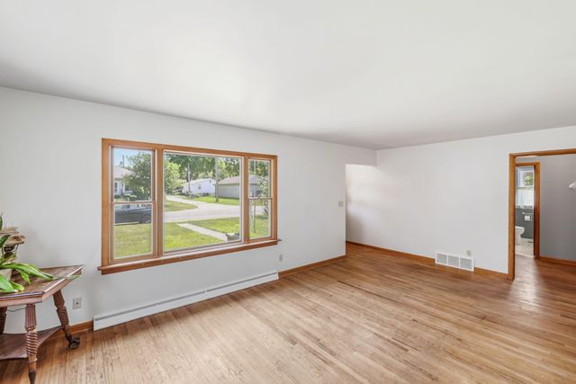 426 S 11th Street, Chesterton, IN 46304