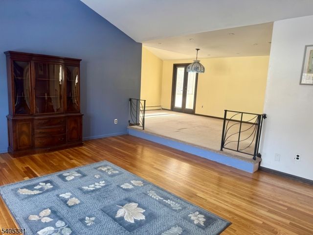 9 Windsor Dr, Jefferson Twp., NJ 07438