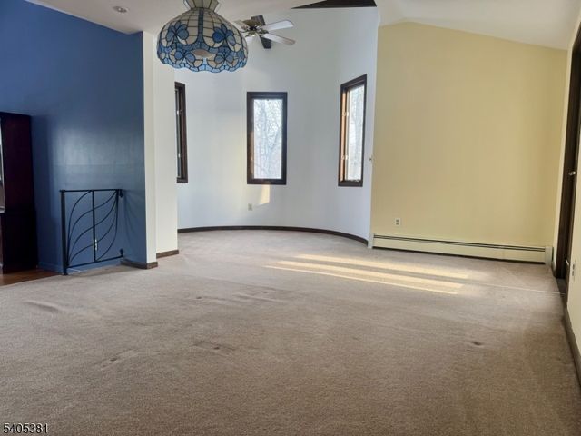 9 Windsor Dr, Jefferson Twp., NJ 07438