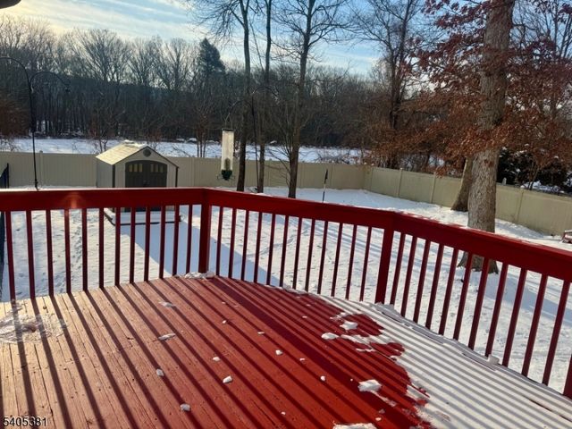 9 Windsor Dr, Jefferson Twp., NJ 07438