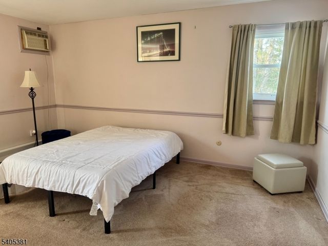 9 Windsor Dr, Jefferson Twp., NJ 07438