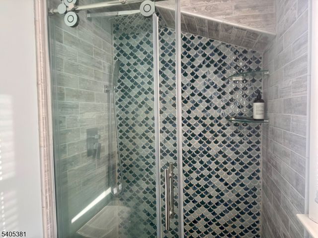 9 Windsor Dr, Jefferson Twp., NJ 07438