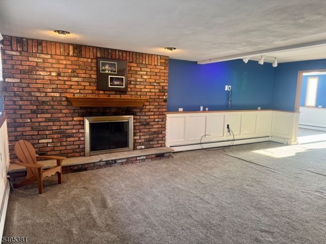 9 Windsor Dr, Jefferson Twp., NJ 07438