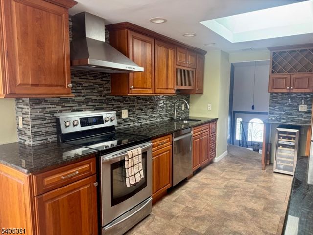 9 Windsor Dr, Jefferson Twp., NJ 07438