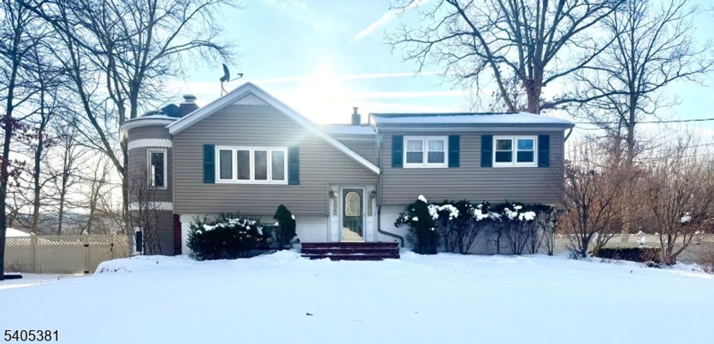 9 Windsor Dr, Jefferson Twp., NJ 07438