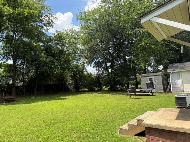 110 Yorke Street, Mt Pleasant, TX 75455